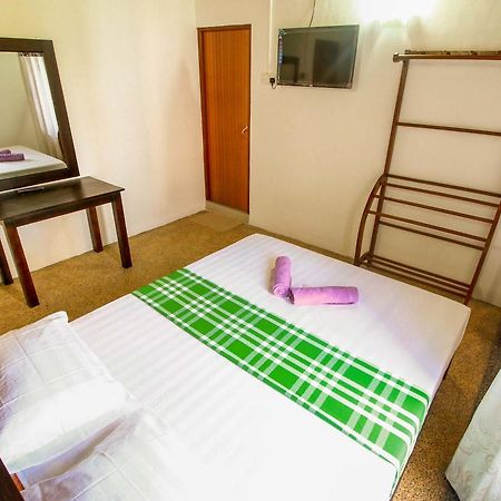 Yoho Relax On Simon Hotel Коломбо Екстериор снимка