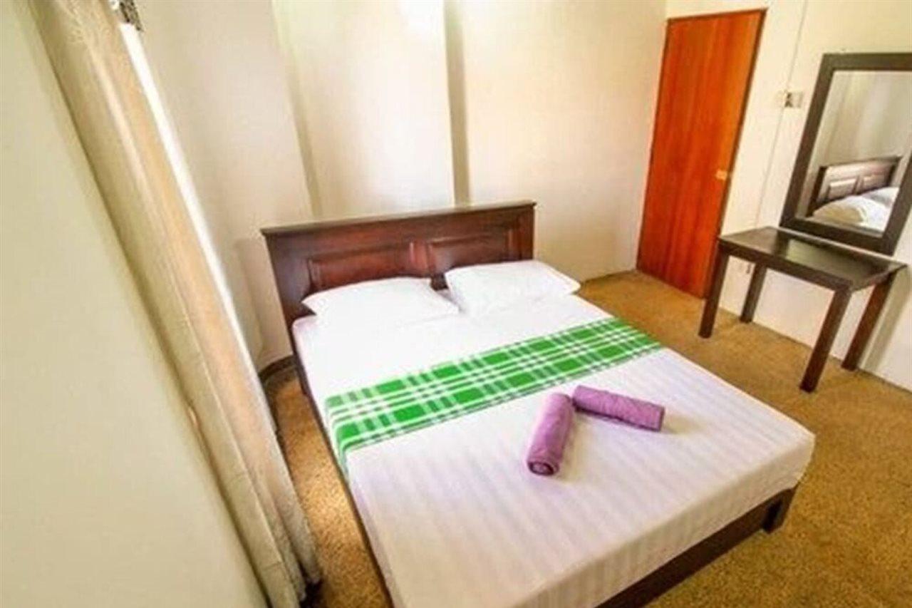 Yoho Relax On Simon Hotel Коломбо Екстериор снимка