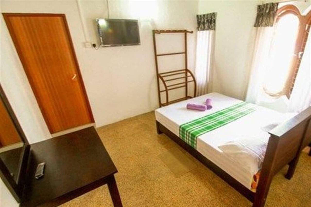 Yoho Relax On Simon Hotel Коломбо Екстериор снимка