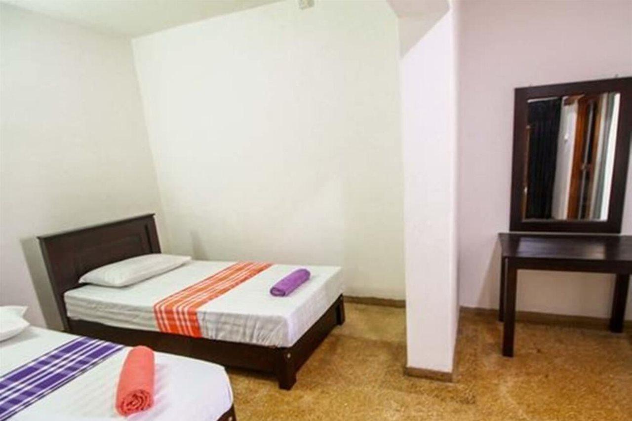 Yoho Relax On Simon Hotel Коломбо Екстериор снимка